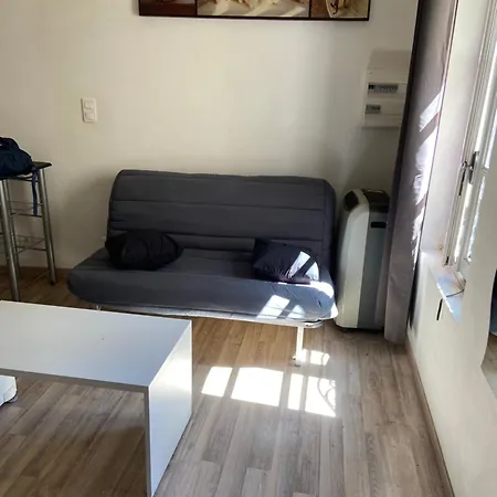De La Croix Centre Apartment